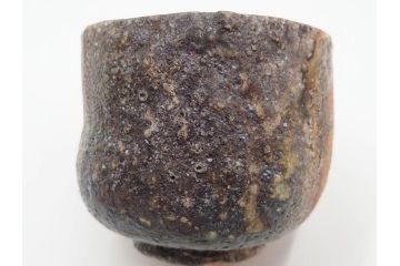四代 谷清右衛門　信楽焼　約11cm　3.4寸　時間と共に深まる風合いが魅力の茶碗(抹茶碗、茶器、茶陶、裏印、和食器、共箱付、三寸四分)(R-084373)