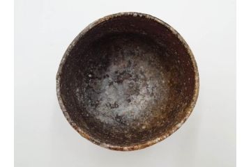 四代 谷清右衛門　信楽焼　約11cm　3.4寸　時間と共に深まる風合いが魅力の茶碗(抹茶碗、茶器、茶陶、裏印、和食器、共箱付、三寸四分)(R-084373)
