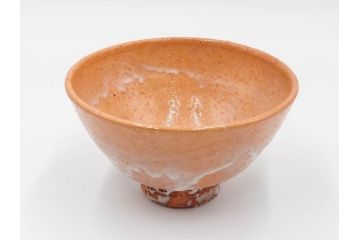 十一世　坂高麗左衛門(韓峯)　萩焼　約15cm　4.9寸　素朴で控えめな風合いが魅力の茶碗(抹茶碗、茶器、茶陶、裏印、和食器、共箱付、四寸九分)(R-084374)