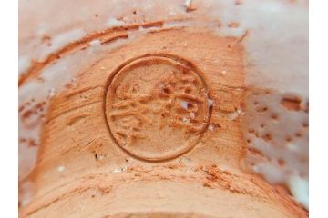 十一世　坂高麗左衛門(韓峯)　萩焼　約15cm　4.9寸　素朴で控えめな風合いが魅力の茶碗(抹茶碗、茶器、茶陶、裏印、和食器、共箱付、四寸九分)(R-084374)