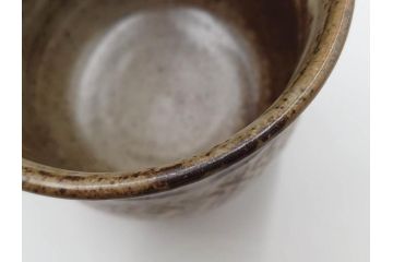 人間国宝　島岡達三　益子焼　地釉象嵌　縄文碗　約11cm　3.6寸　熟練の職人技が息づく美しい文様が魅力の茶碗(R-084375)