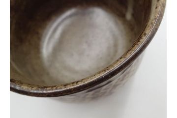 人間国宝　島岡達三　益子焼　地釉象嵌　縄文碗　約11cm　3.6寸　熟練の職人技が息づく美しい文様が魅力の茶碗(R-084375)
