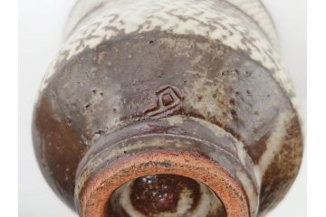 人間国宝　島岡達三　益子焼　地釉象嵌　縄文碗　約11cm　3.6寸　熟練の職人技が息づく美しい文様が魅力の茶碗(R-084375)