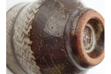 人間国宝　島岡達三　益子焼　地釉象嵌　縄文碗　約11cm　3.6寸　熟練の職人技が息づく美しい文様が魅力の茶碗(R-084375)