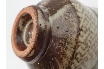 人間国宝　島岡達三　益子焼　地釉象嵌　縄文碗　約11cm　3.6寸　熟練の職人技が息づく美しい文様が魅力の茶碗(R-084375)