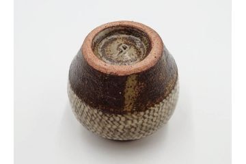 人間国宝　島岡達三　益子焼　象嵌　2.8寸　素朴ながらも個性的な文様に惹かれる盒子(R-084376)