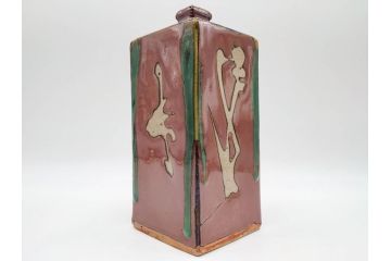 人間国宝　濱田庄司(浜田庄司)　益子焼　柿釉青差　抜絵　釉薬の豊かな表情に意匠を感じる角瓶(花瓶、花生、花入、花器、フラワーベース、壺、壷、共箱付)(R-084381)