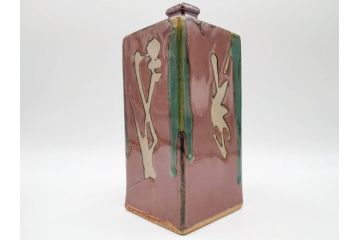人間国宝　濱田庄司(浜田庄司)　益子焼　柿釉青差　抜絵　釉薬の豊かな表情に意匠を感じる角瓶(花瓶、花生、花入、花器、フラワーベース、壺、壷、共箱付)(R-084381)