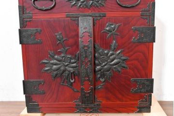 和製ビンテージ　木地呂塗り　閂(かんぬき)付き　味わい深い色合いが魅力のカラクリ付き仙台小箪笥(仙台箪笥、収納箪笥、和たんす、整理タンス、引き出し、ヴィンテージ)(R-084385)