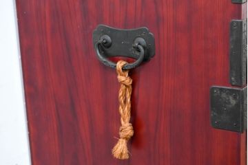和製ビンテージ　木地呂塗り　閂(かんぬき)付き　味わい深い色合いが魅力のカラクリ付き仙台小箪笥(仙台箪笥、収納箪笥、和たんす、整理タンス、引き出し、ヴィンテージ)(R-084385)