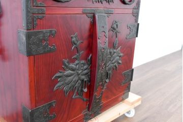 和製ビンテージ　木地呂塗り　閂(かんぬき)付き　味わい深い色合いが魅力のカラクリ付き仙台小箪笥(仙台箪笥、収納箪笥、和たんす、整理タンス、引き出し、ヴィンテージ)(R-084385)