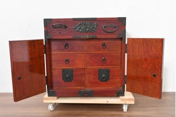 和製ビンテージ　木地呂塗り　閂(かんぬき)付き　味わい深い色合いが魅力のカラクリ付き仙台小箪笥(仙台箪笥、収納箪笥、和たんす、整理タンス、引き出し、ヴィンテージ)(R-084385)