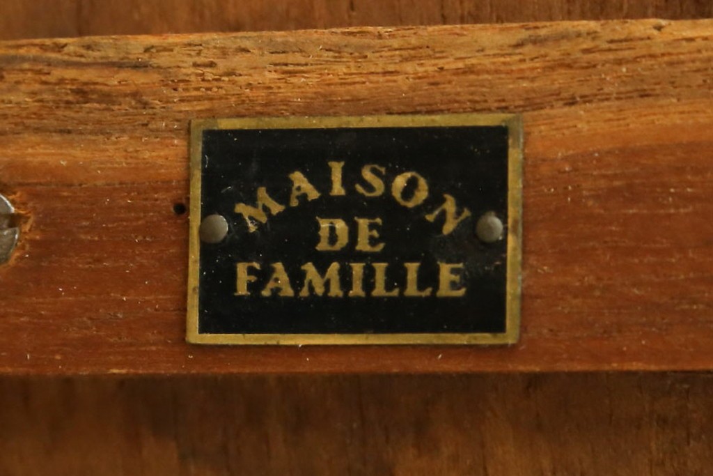 フランスアンティーク　MAISON DE FAMILLE(メゾン・ド・ファミーユ)　マホガニー無垢材　優美な曲線美と彫刻装飾が目を引くコンパクトサイズのテーブル　(R-084387)