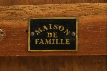 フランスアンティーク　MAISON DE FAMILLE(メゾン・ド・ファミーユ)　マホガニー無垢材　優美な曲線美と彫刻装飾が目を引くコンパクトサイズのテーブル　(R-084387)