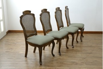 中古　アメリカ　落ち着いた色合いとクラシカルな装飾が調和した高級感あふれるチェア4脚セット　(R-084388)