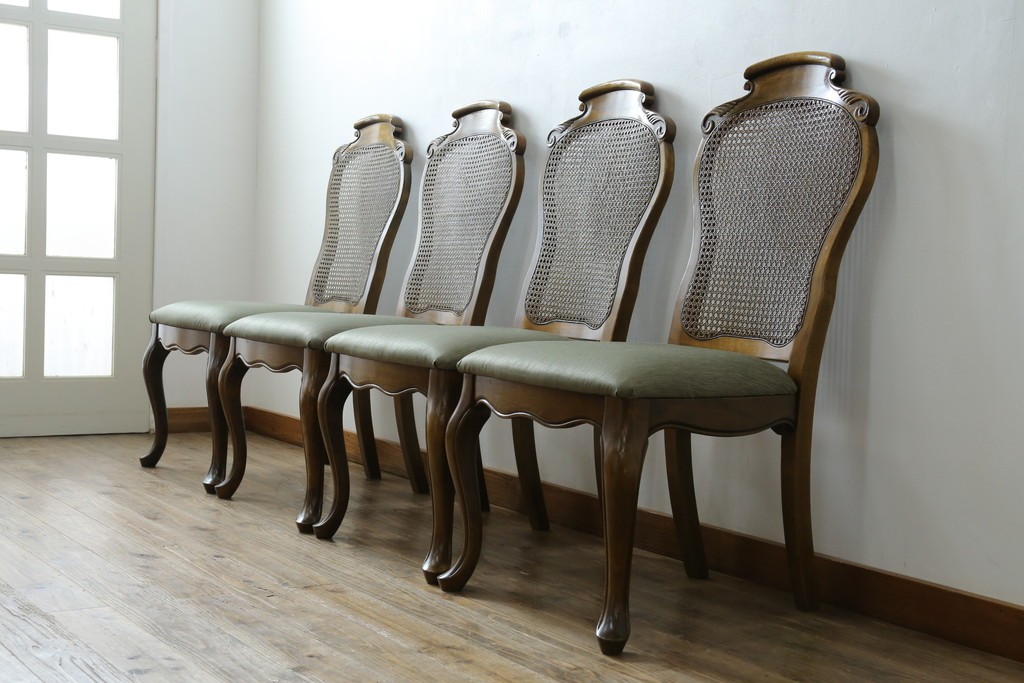 中古　アメリカ　落ち着いた色合いとクラシカルな装飾が調和した高級感あふれるチェア4脚セット　(R-084388)