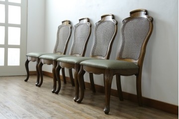 中古　アメリカ　落ち着いた色合いとクラシカルな装飾が調和した高級感あふれるチェア4脚セット　(R-084388)