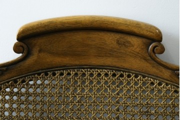 中古　アメリカ　落ち着いた色合いとクラシカルな装飾が調和した高級感あふれるチェア4脚セット　(R-084388)