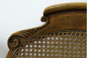 中古　アメリカ　落ち着いた色合いとクラシカルな装飾が調和した高級感あふれるチェア4脚セット　(R-084388)