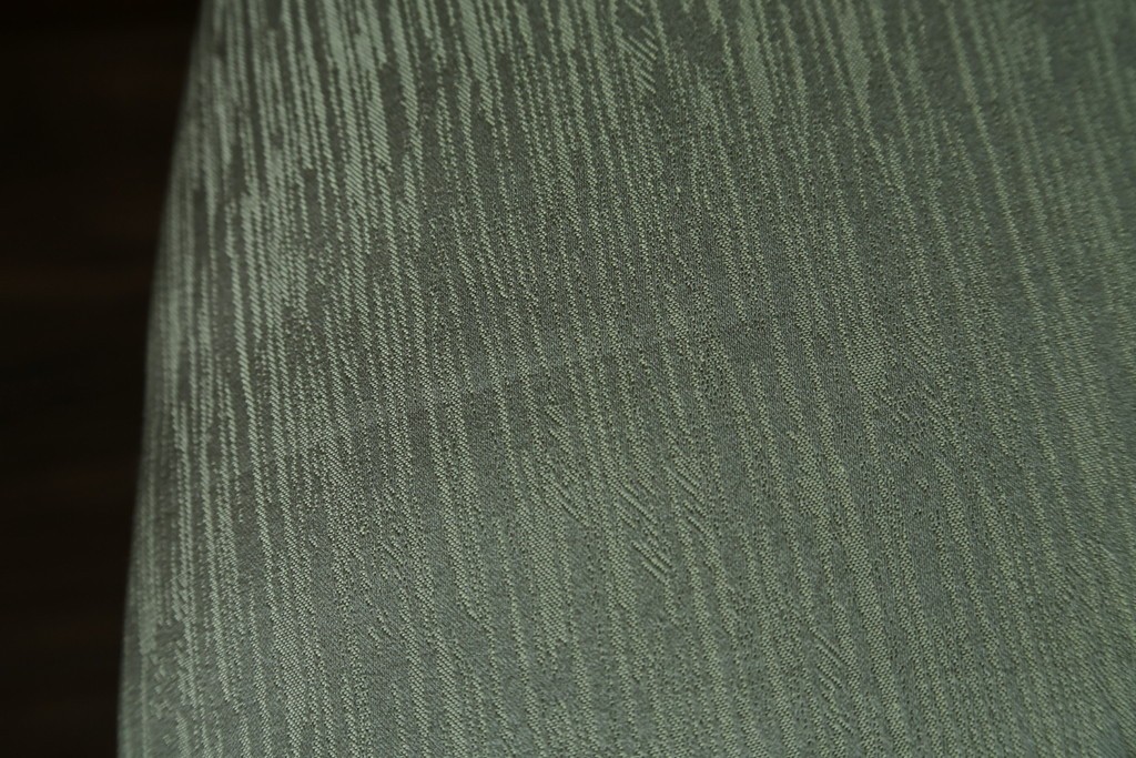 中古　アメリカ　落ち着いた色合いとクラシカルな装飾が調和した高級感あふれるチェア4脚セット　(R-084388)