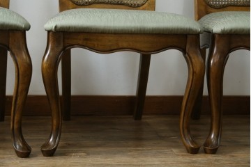 中古　アメリカ　落ち着いた色合いとクラシカルな装飾が調和した高級感あふれるチェア4脚セット　(R-084388)
