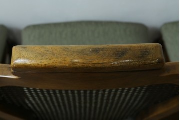 中古　アメリカ　落ち着いた色合いとクラシカルな装飾が調和した高級感あふれるチェア4脚セット　(R-084388)