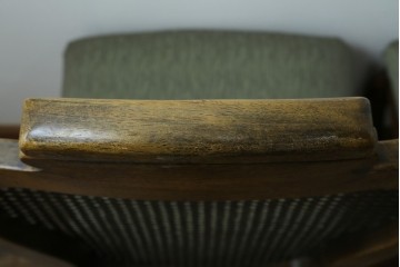 中古　アメリカ　落ち着いた色合いとクラシカルな装飾が調和した高級感あふれるチェア4脚セット　(R-084388)