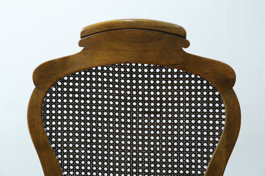 中古　アメリカ　落ち着いた色合いとクラシカルな装飾が調和した高級感あふれるチェア4脚セット　(R-084388)