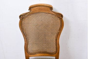 中古　アメリカ　落ち着いた色合いとクラシカルな装飾が調和した高級感あふれるチェア4脚セット(ダイニングチェア、椅子、イス、バラ売り可能)(R-084388)