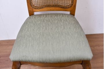 中古　アメリカ　落ち着いた色合いとクラシカルな装飾が調和した高級感あふれるチェア4脚セット(ダイニングチェア、椅子、イス、バラ売り可能)(R-084388)