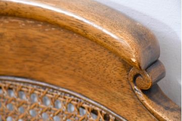 中古　アメリカ　落ち着いた色合いとクラシカルな装飾が調和した高級感あふれるチェア4脚セット(ダイニングチェア、椅子、イス、バラ売り可能)(R-084388)