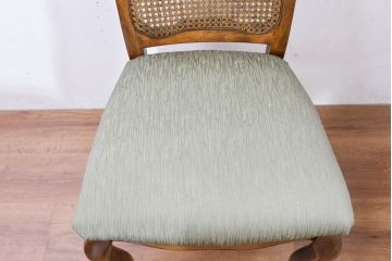 中古　アメリカ　落ち着いた色合いとクラシカルな装飾が調和した高級感あふれるチェア4脚セット(ダイニングチェア、椅子、イス、バラ売り可能)(R-084388)
