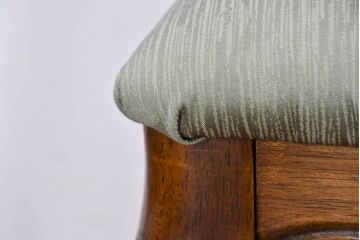 中古　アメリカ　落ち着いた色合いとクラシカルな装飾が調和した高級感あふれるチェア4脚セット(ダイニングチェア、椅子、イス、バラ売り可能)(R-084388)