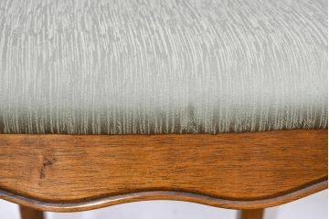 中古　アメリカ　落ち着いた色合いとクラシカルな装飾が調和した高級感あふれるチェア4脚セット(ダイニングチェア、椅子、イス、バラ売り可能)(R-084388)