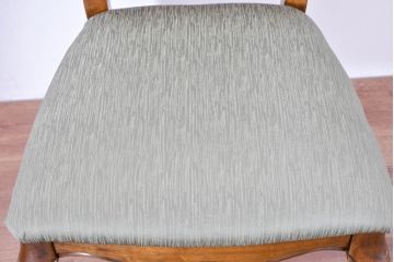 中古　アメリカ　落ち着いた色合いとクラシカルな装飾が調和した高級感あふれるチェア4脚セット(ダイニングチェア、椅子、イス、バラ売り可能)(R-084388)