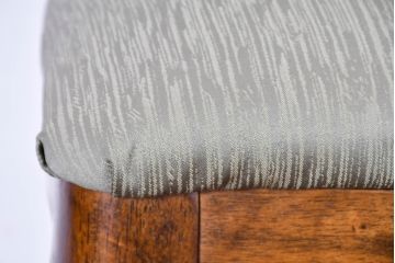 中古　アメリカ　落ち着いた色合いとクラシカルな装飾が調和した高級感あふれるチェア4脚セット(ダイニングチェア、椅子、イス、バラ売り可能)(R-084388)