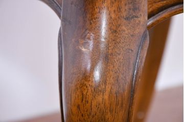 中古　アメリカ　落ち着いた色合いとクラシカルな装飾が調和した高級感あふれるチェア4脚セット(ダイニングチェア、椅子、イス、バラ売り可能)(R-084388)