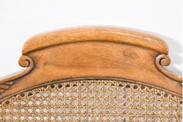 中古　アメリカ　落ち着いた色合いとクラシカルな装飾が調和した高級感あふれるチェア4脚セット(ダイニングチェア、椅子、イス、バラ売り可能)(R-084388)