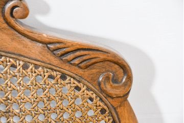 中古　アメリカ　落ち着いた色合いとクラシカルな装飾が調和した高級感あふれるチェア4脚セット(ダイニングチェア、椅子、イス、バラ売り可能)(R-084388)