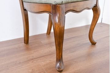 中古　アメリカ　落ち着いた色合いとクラシカルな装飾が調和した高級感あふれるチェア4脚セット(ダイニングチェア、椅子、イス、バラ売り可能)(R-084388)