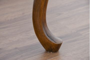 中古　アメリカ　落ち着いた色合いとクラシカルな装飾が調和した高級感あふれるチェア4脚セット(ダイニングチェア、椅子、イス、バラ売り可能)(R-084388)
