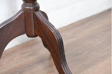 イギリスビンテージ　クラシカルな佇まいが魅力のレザートップワインテーブル(サイドテーブル、コーヒーテーブル、カフェテーブル、丸テーブル、ラウンドテーブル、花台、ヴィンテージ、英国)(R-084390)