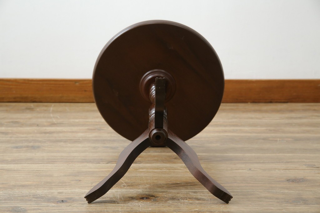 イギリスヴィンテージ　クラシカルな佇まいが魅力のレザートップワインテーブル　(R-084390)