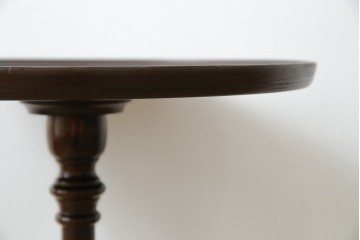 イギリスヴィンテージ　クラシカルな佇まいが魅力のレザートップワインテーブル　(R-084390)