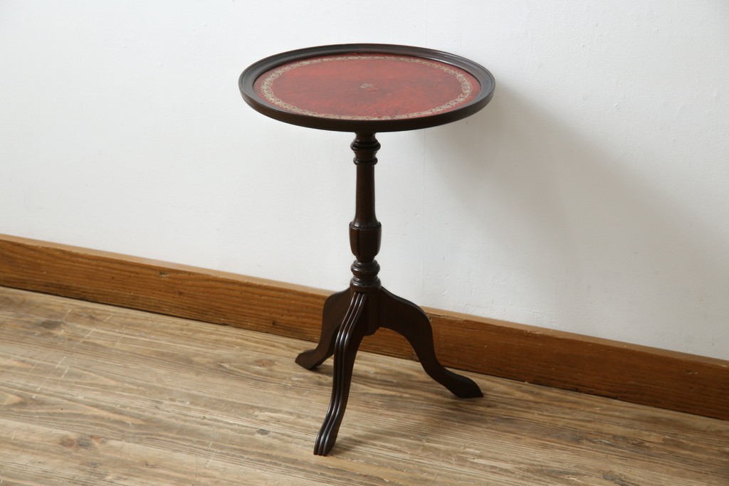 イギリスヴィンテージ　クラシカルな佇まいが魅力のレザートップワインテーブル　(R-084390)