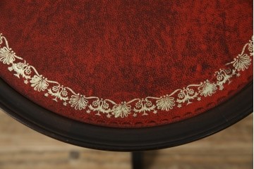 イギリスヴィンテージ　クラシカルな佇まいが魅力のレザートップワインテーブル　(R-084390)