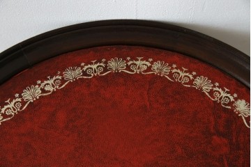 イギリスヴィンテージ　クラシカルな佇まいが魅力のレザートップワインテーブル　(R-084390)