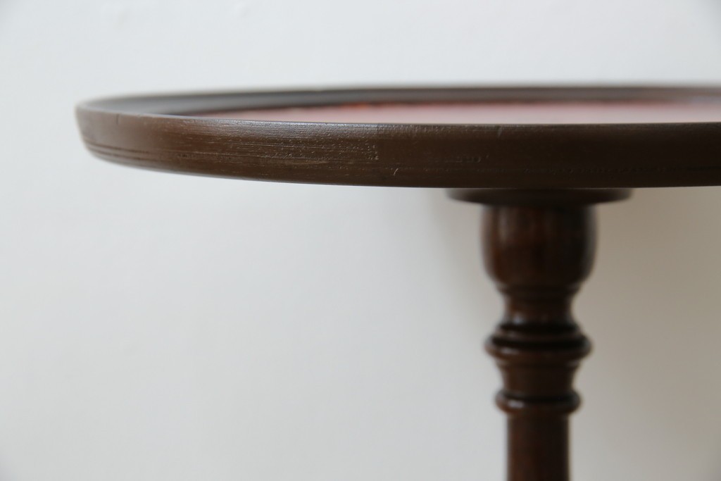 イギリスヴィンテージ　クラシカルな佇まいが魅力のレザートップワインテーブル　(R-084390)