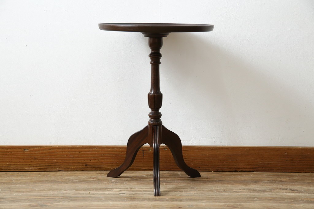 イギリスヴィンテージ　クラシカルな佇まいが魅力のレザートップワインテーブル　(R-084390)