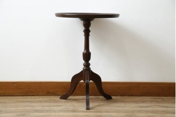 イギリスヴィンテージ　クラシカルな佇まいが魅力のレザートップワインテーブル　(R-084390)